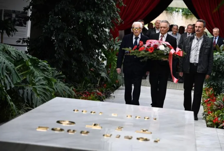 FOTOGALERIJA IZ KUĆE CVIJEĆA: Odana počast Titu na njegovom grobu u Beogradu