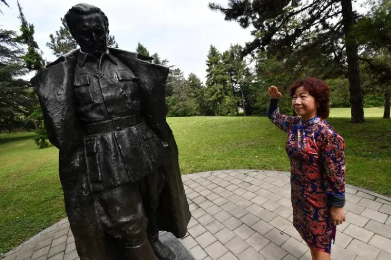 FOTOGALERIJA IZ KUĆE CVIJEĆA: Odana počast Titu na njegovom grobu u Beogradu