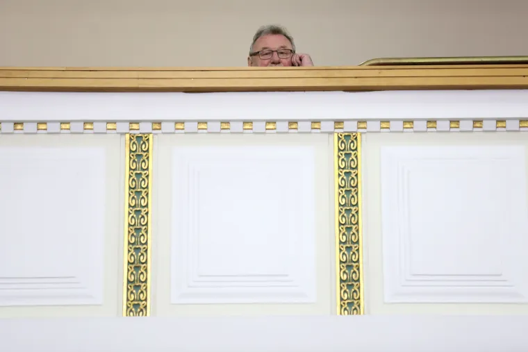 &Scaron;eks se dobro zabavljao dok je u sabornici trajao cirkus: s galerije dobacivao zastupnicima