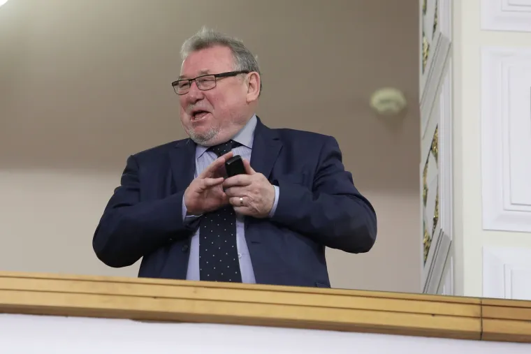 &Scaron;eks se dobro zabavljao dok je u sabornici trajao cirkus: s galerije dobacivao zastupnicima