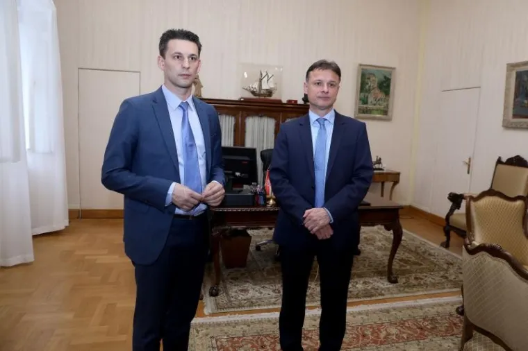 Nakon sjednice Odbora za ustav, poslovnik i politički sustav Sabor je nastavio s plenarnom sjednicom na kojoj je za novog predsjednika izabran Gordan Jandroković