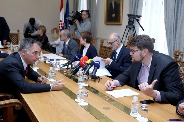 Burna sjednica saborskog Odbora za Ustav