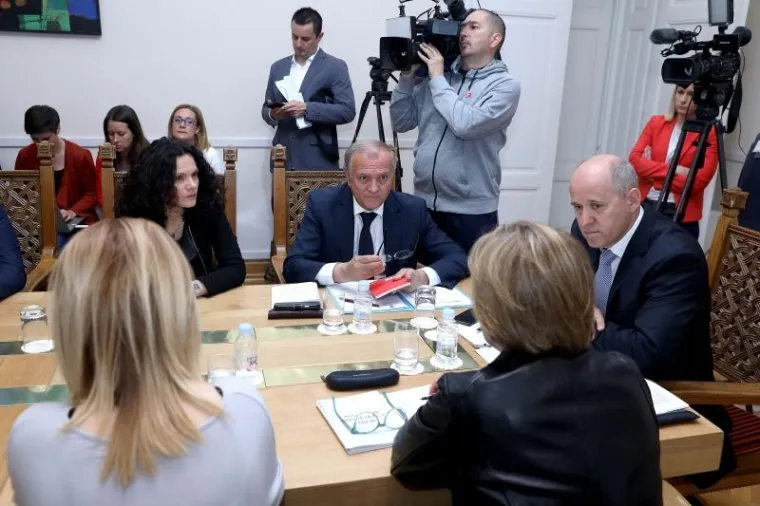 Burna sjednica saborskog Odbora za Ustav