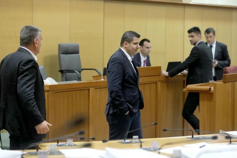 HRVATSKI PARLAMENTARIZAM U 29 SLIKA: Ovako to danas izgleda u Saboru