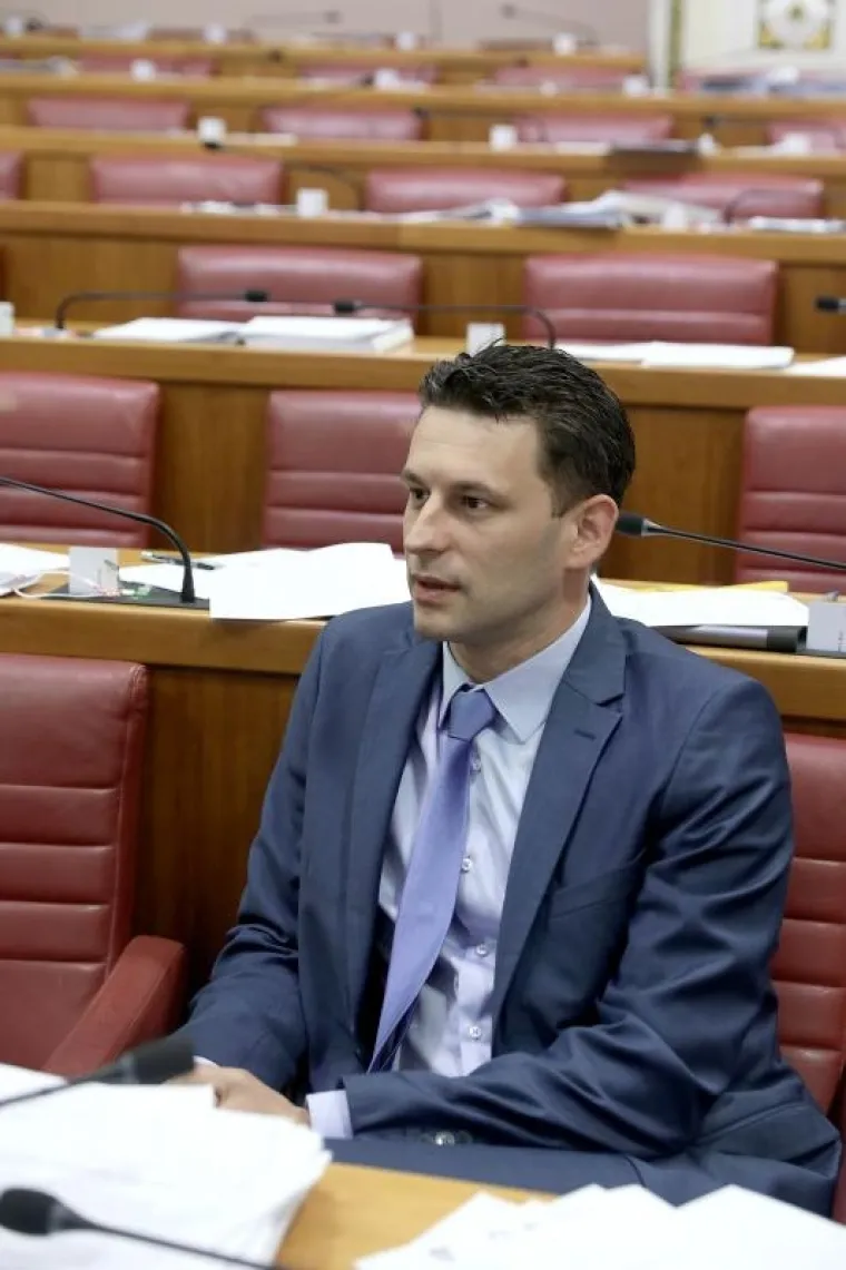 HRVATSKI PARLAMENTARIZAM U 29 SLIKA: Ovako to danas izgleda u Saboru