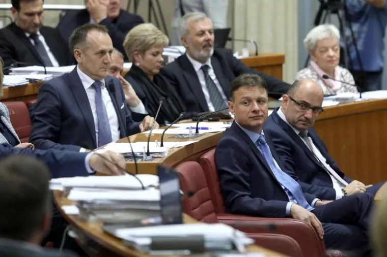 HRVATSKI PARLAMENTARIZAM U 29 SLIKA: Ovako to danas izgleda u Saboru