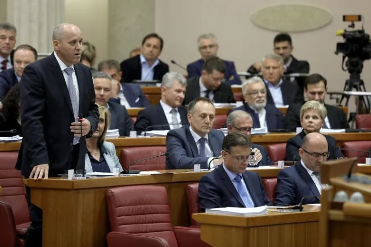 HRVATSKI PARLAMENTARIZAM U 29 SLIKA: Ovako to danas izgleda u Saboru