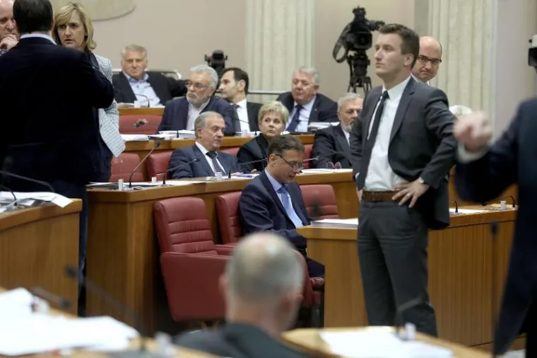 HRVATSKI PARLAMENTARIZAM U 29 SLIKA: Ovako to danas izgleda u Saboru