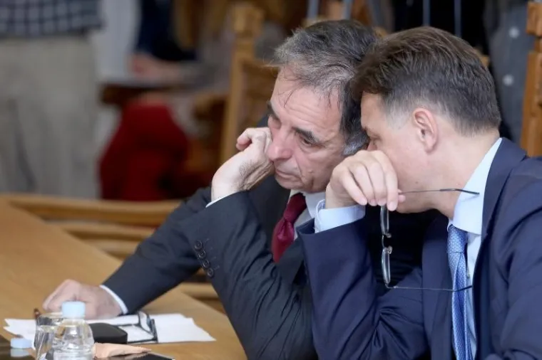 POVJERLJIVI RAZGOVORI U SABORU: O čemu to šapuću Pupovac i Jandroković?