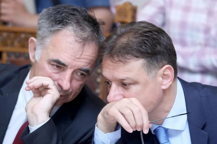 POVJERLJIVI RAZGOVORI U SABORU: O čemu to šapuću Pupovac i Jandroković?