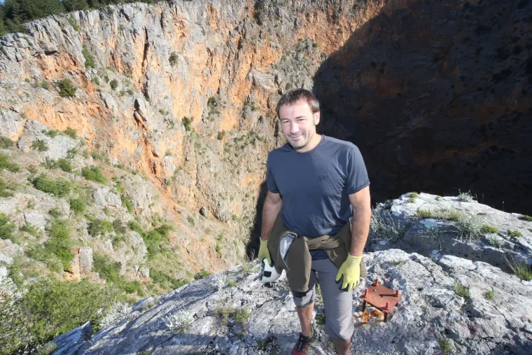 Posljednje pripreme prije pokušaja zarona ronilačke ekipe na dno Crvenog jezera