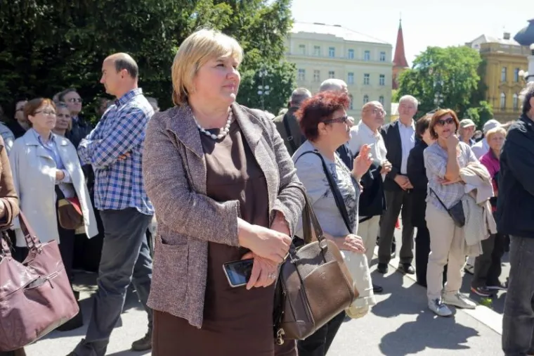 Javni prosvjed inicijative Krug za trg. Prosvjedom se od Gradske skup&scaron;tine Grada Zagreba jo&scaron; jednom traži promjena imena Trga mar&scaron;ala Tita.