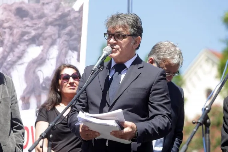 Javni prosvjed inicijative Krug za trg. Prosvjedom se od Gradske skup&scaron;tine Grada Zagreba jo&scaron; jednom traži promjena imena Trga mar&scaron;ala Tita.