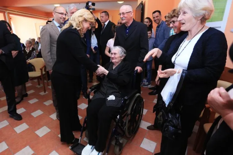 'ČAST MI JE URUČITI VAM OVO ODLIČJE': Predsjednica odlikovala Milku Zadro, majku legendarnog vukovarskog generala