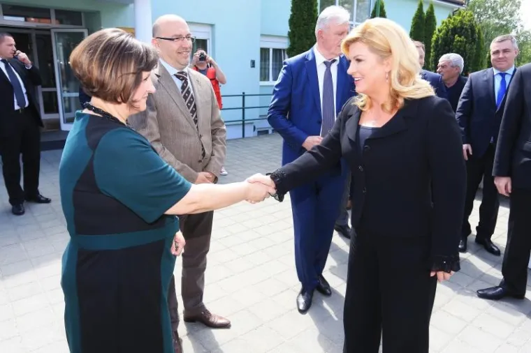 'ČAST MI JE URUČITI VAM OVO ODLIČJE': Predsjednica odlikovala Milku Zadro, majku legendarnog vukovarskog generala