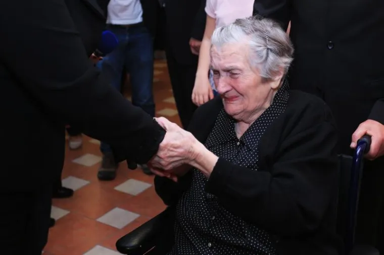 'ČAST MI JE URUČITI VAM OVO ODLIČJE': Predsjednica odlikovala Milku Zadro, majku legendarnog vukovarskog generala