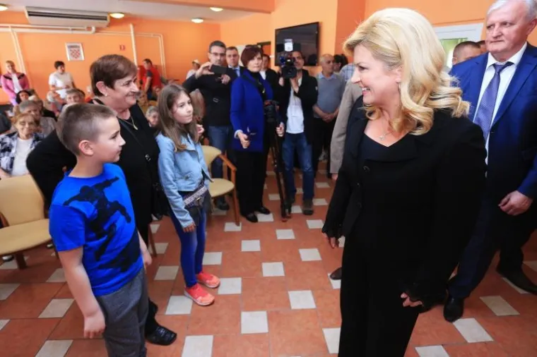 'ČAST MI JE URUČITI VAM OVO ODLIČJE': Predsjednica odlikovala Milku Zadro, majku legendarnog vukovarskog generala