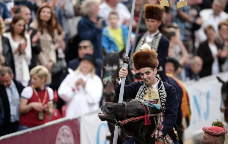 ANTE ZORICA JE SLAVODOBITNIK: Svečana sinjska alka trčala se u Vukovaru