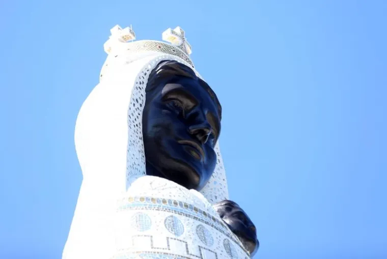 BLAGOSLOVLJEN 17-METARSKI KIP GOSPE OD LORETA: Petrina odu&scaron;evljen, Đani Mar&scaron;an otpjevao 'Bože čuvaj Hrvatsku'