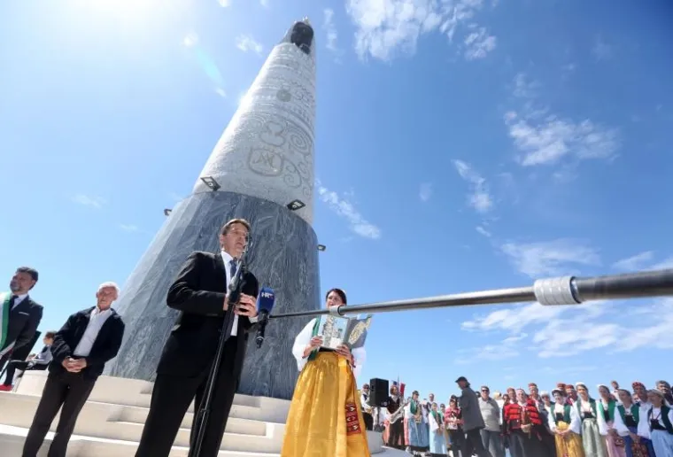 BLAGOSLOVLJEN 17-METARSKI KIP GOSPE OD LORETA: Petrina odu&scaron;evljen, Đani Mar&scaron;an otpjevao 'Bože čuvaj Hrvatsku'