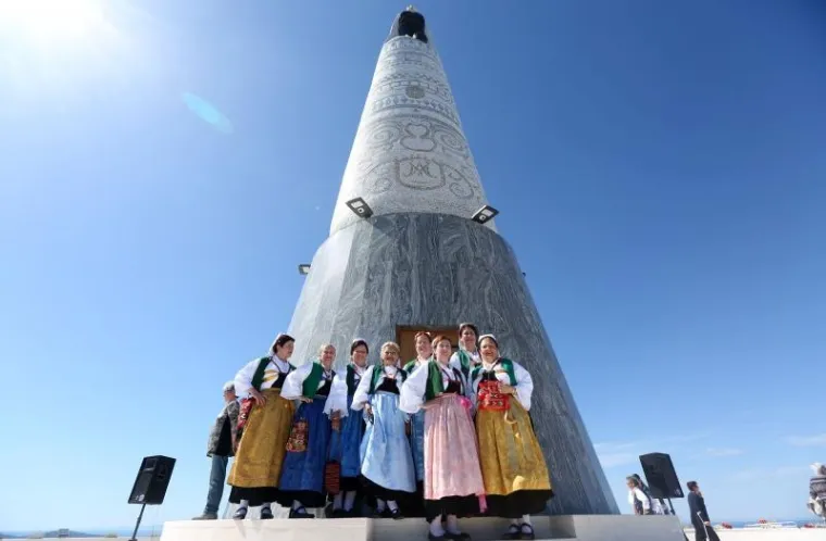 BLAGOSLOVLJEN 17-METARSKI KIP GOSPE OD LORETA: Petrina odu&scaron;evljen, Đani Mar&scaron;an otpjevao 'Bože čuvaj Hrvatsku'