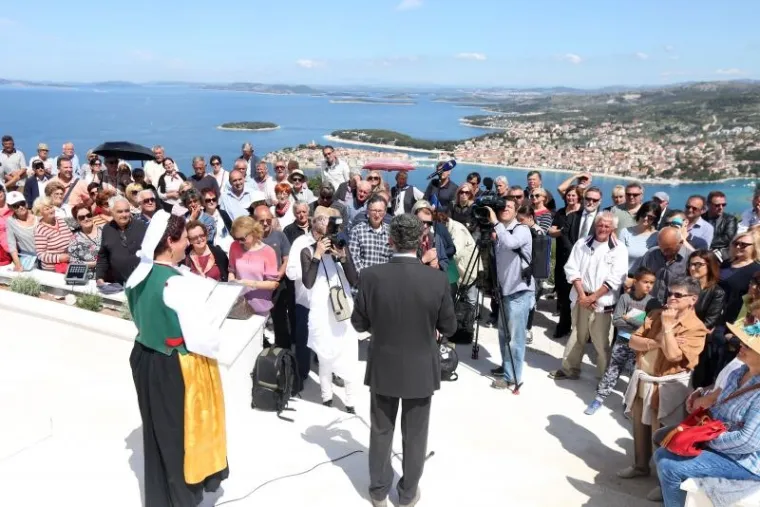 BLAGOSLOVLJEN 17-METARSKI KIP GOSPE OD LORETA: Petrina odu&scaron;evljen, Đani Mar&scaron;an otpjevao 'Bože čuvaj Hrvatsku'