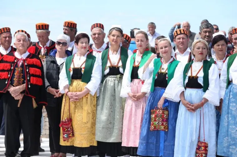 BLAGOSLOVLJEN 17-METARSKI KIP GOSPE OD LORETA: Petrina odu&scaron;evljen, Đani Mar&scaron;an otpjevao 'Bože čuvaj Hrvatsku'