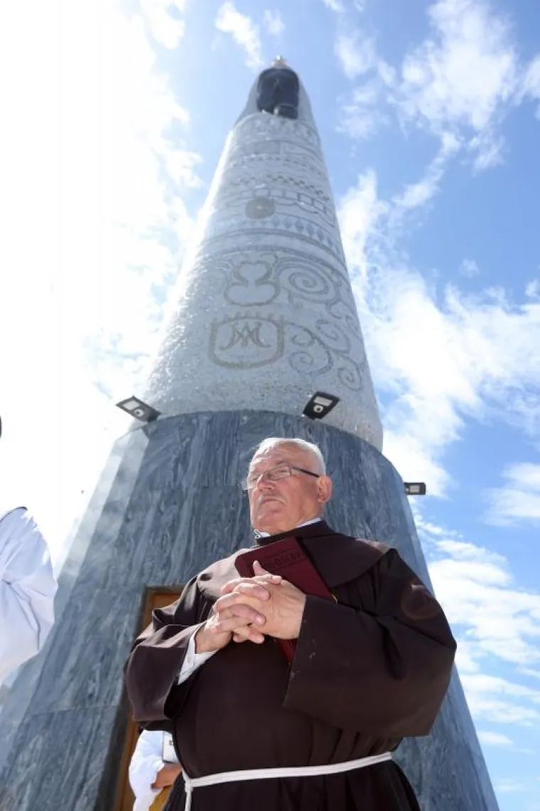 BLAGOSLOVLJEN 17-METARSKI KIP GOSPE OD LORETA: Petrina odu&scaron;evljen, Đani Mar&scaron;an otpjevao 'Bože čuvaj Hrvatsku'