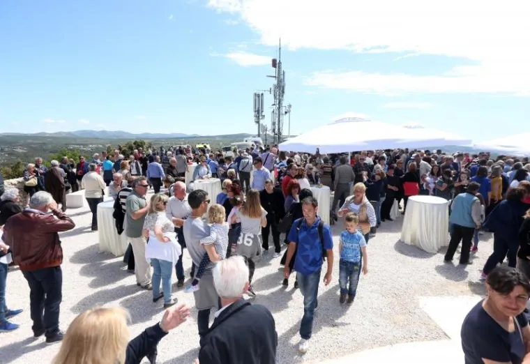 BLAGOSLOVLJEN 17-METARSKI KIP GOSPE OD LORETA: Petrina odu&scaron;evljen, Đani Mar&scaron;an otpjevao 'Bože čuvaj Hrvatsku'