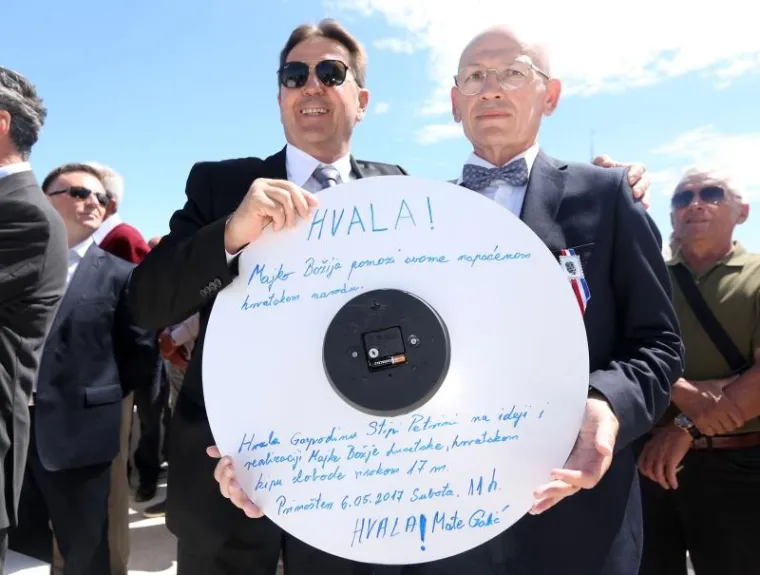 BLAGOSLOVLJEN 17-METARSKI KIP GOSPE OD LORETA: Petrina odu&scaron;evljen, Đani Mar&scaron;an otpjevao 'Bože čuvaj Hrvatsku'