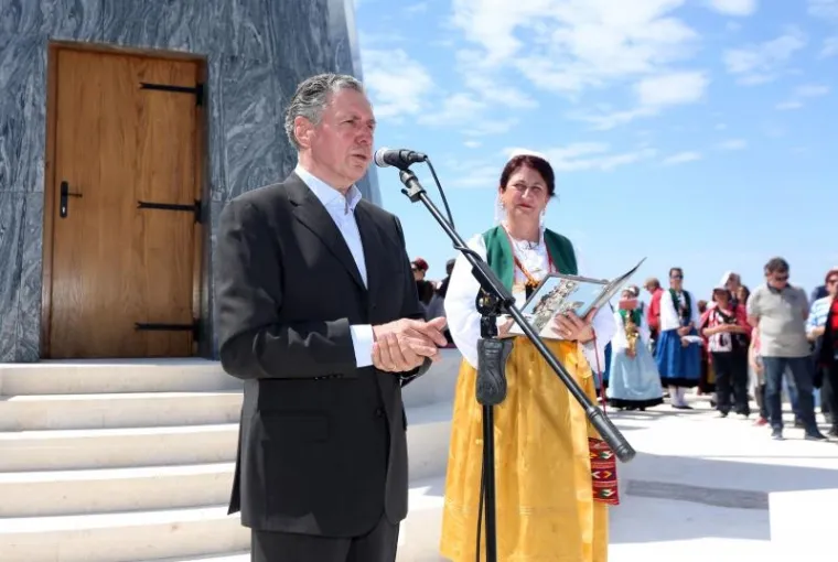 BLAGOSLOVLJEN 17-METARSKI KIP GOSPE OD LORETA: Petrina odu&scaron;evljen, Đani Mar&scaron;an otpjevao 'Bože čuvaj Hrvatsku'