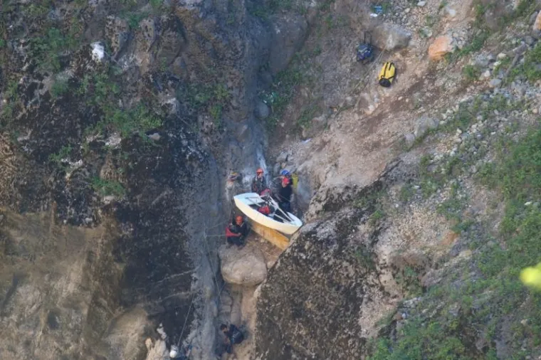 NAPRAVIO JE ONO &Scaron;TO BI SE RIJETKI USUDILI: Zaronio na dno Crvenog jezera kod Imotskog, duboko je gotovo 300 metara