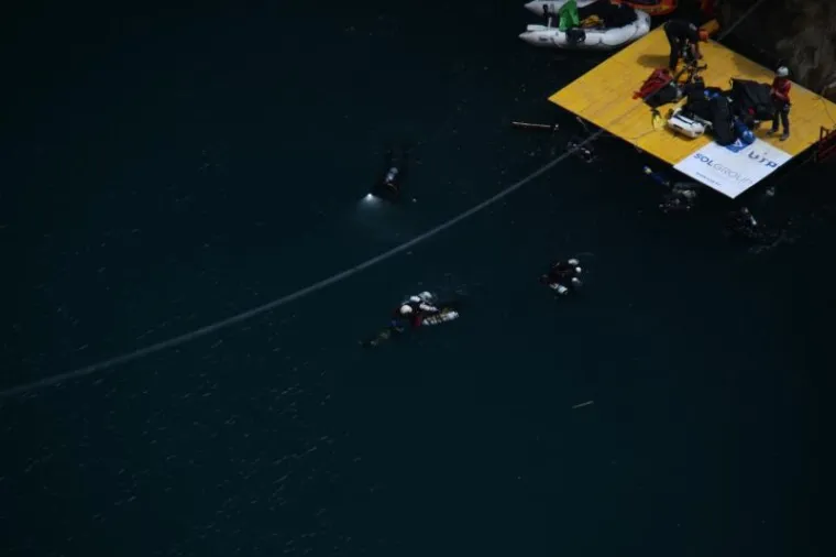 NAPRAVIO JE ONO &Scaron;TO BI SE RIJETKI USUDILI: Zaronio na dno Crvenog jezera kod Imotskog, duboko je gotovo 300 metara