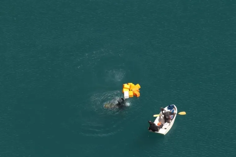 NAPRAVIO JE ONO &Scaron;TO BI SE RIJETKI USUDILI: Zaronio na dno Crvenog jezera kod Imotskog, duboko je gotovo 300 metara