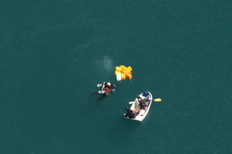 NAPRAVIO JE ONO &Scaron;TO BI SE RIJETKI USUDILI: Zaronio na dno Crvenog jezera kod Imotskog, duboko je gotovo 300 metara