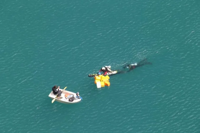 NAPRAVIO JE ONO &Scaron;TO BI SE RIJETKI USUDILI: Zaronio na dno Crvenog jezera kod Imotskog, duboko je gotovo 300 metara