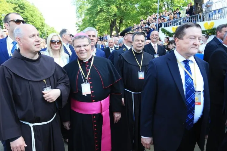 DRŽAVNI VRH U VUKOVARU: Svi su na svečanoj Sinjskoj alki u čast hrvatskim braniteljima