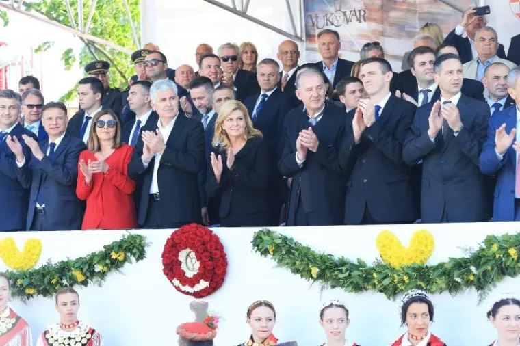 Do sada se u svojoj povijesti duljoj od tri stoljeća to vite&scaron;ko natjecanje samo tri puta održavalo izvan Sinja - 1832. u Splitu, 1922. u Beogradu i 1946. godine u Zagrebu i danas u Vukovaru.