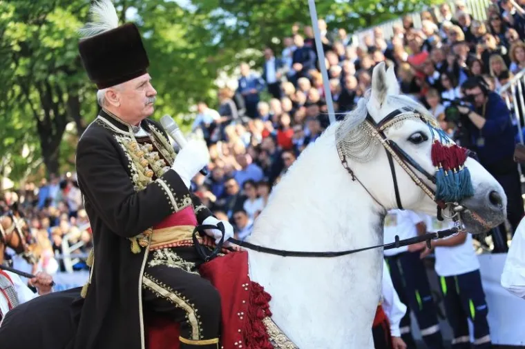 POČELA SVEČANA SINJSKA ALKA: Trči se u čast hrvatskim braniteljima