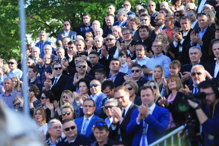 POČELA SVEČANA SINJSKA ALKA: Trči se u čast hrvatskim braniteljima