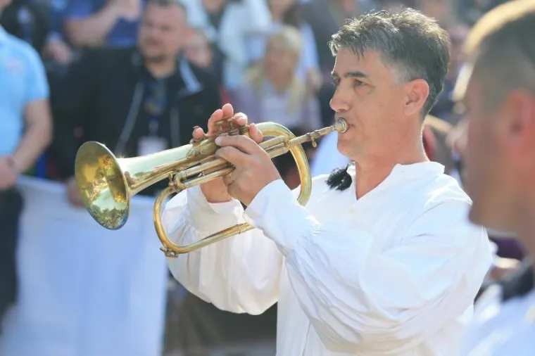 POČELA SVEČANA SINJSKA ALKA: Trči se u čast hrvatskim braniteljima