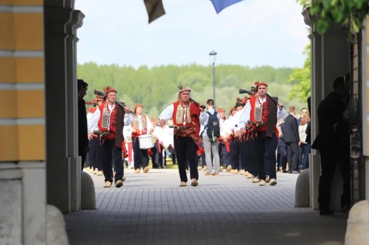 POČELA SVEČANA SINJSKA ALKA: Trči se u čast hrvatskim braniteljima