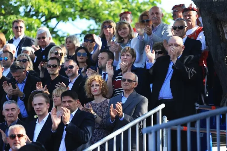 POČELA SVEČANA SINJSKA ALKA: Trči se u čast hrvatskim braniteljima