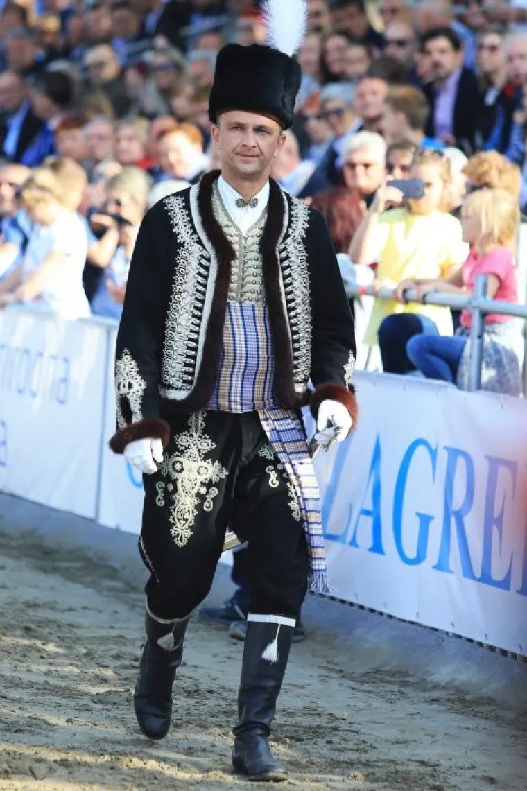 POČELA SVEČANA SINJSKA ALKA: Trči se u čast hrvatskim braniteljima