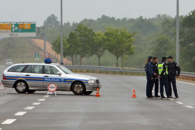 Vrsar: policija s dugim cijevima na svim istarskim križanjima traga za napadačem