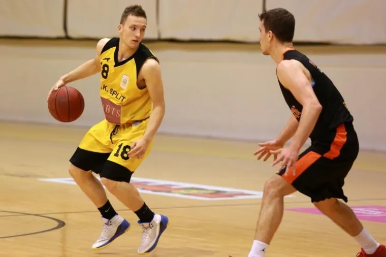 KOŠARKAŠKA GROZNICA ZAHVATILA SPLIT: Puna dvorana gledala obračun s Cedevitom