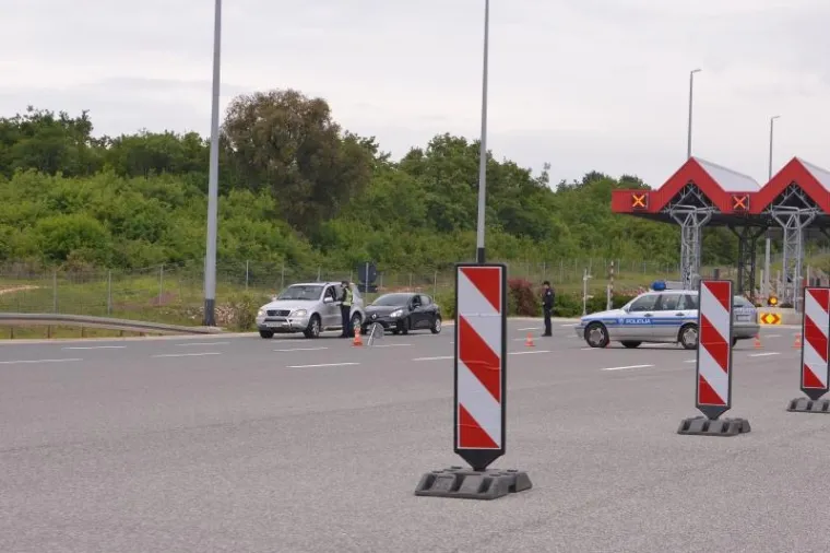 TRAGAJU ZA NAPADAČEM: Policija s dugim cijevima u potrazi za muškarcem koji je pucao u bivšu i njezinog dečka