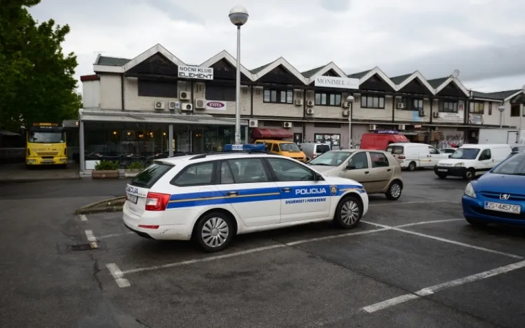 Ovaj biv&scaron;i boksač klub &ldquo;Element&rdquo; drži već vi&scaron;e od dvije godine, a u medijima se njegovo ime spominjalo lani u jeku afere s nestankom novca i zlata iz sefa u sjedi&scaron;tu policije.
Naime, među nestalim predmetima za &scaron;to je osumnjičen biv&scaron;i načelnik u krim-policiji Željko Dolački bio je i novac koji je u jednoj pretrazi oduzet Iviću.
Kako mu sredstva, a radilo se o sto tisuća eura, nisu vraćana, vi&scaron;e se puta požurnicama obraćao PU zagrebačkoj.