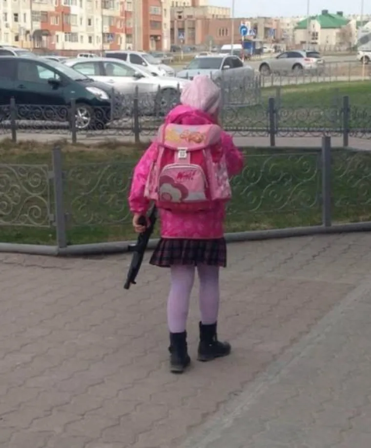 Ako vam na&scaron;a svakodnevica nije dovoljno bizarna, možda je vrijeme da bacite oko na Rusiju i vidite u &scaron;to bismo se mogli uskoro pretvoriti ako nastavimo ovim putem. Za potpunu preobrazbu nam jo&scaron; treba snažni vođa i alkoholizam, a rezultate možete pogledati u nastavku.