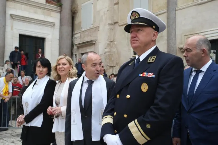 SPLIĆANI SLAVE FE&Scaron;TU SV. DUJE: Pogledajte kako je izgledala procesija, Kerum sve promatrao s prozora poput Pape